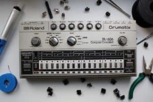 Roland TR 606